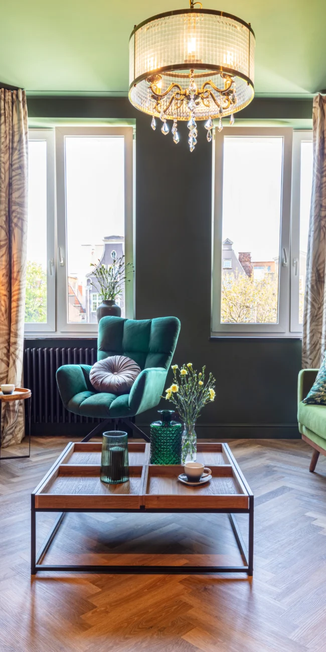 Colour-Drenching Done Right: Bespoke Interiors in Monochrome with Depth